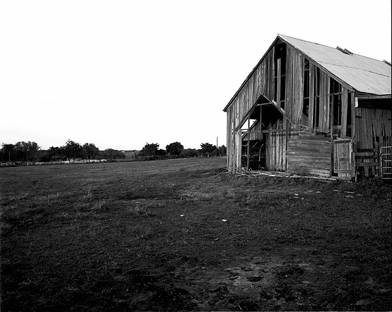 Barn TMAX320 at ISO 200